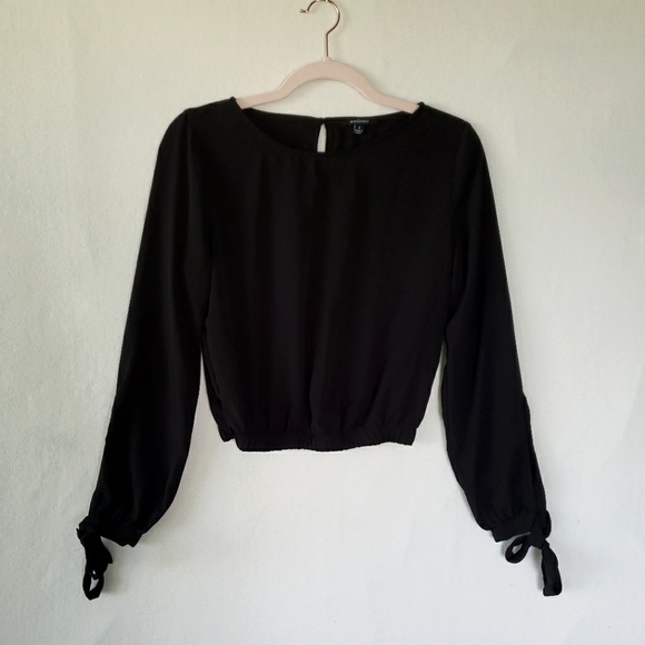 Ambiance Long Sleeve Black With Cinched Elastic Waist, Tie Cuffs, Keyhole Back - Picture 1 of 9